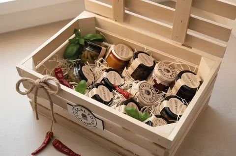 Confezione Regalo a cassetta di legno con vasi all'interno.