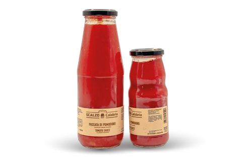 Passata di Pomodoro Scalzo Calabria, preparata con soli pomodori coltivati in Calabria.