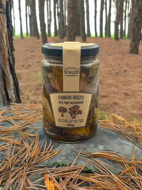 Funghi Rositi sott'olio Scalzo Calabria, Lactarius deliciosus conservati in olio extra vergine di oliva con erbe aromatiche e aglio. Formato 280 grammi.
