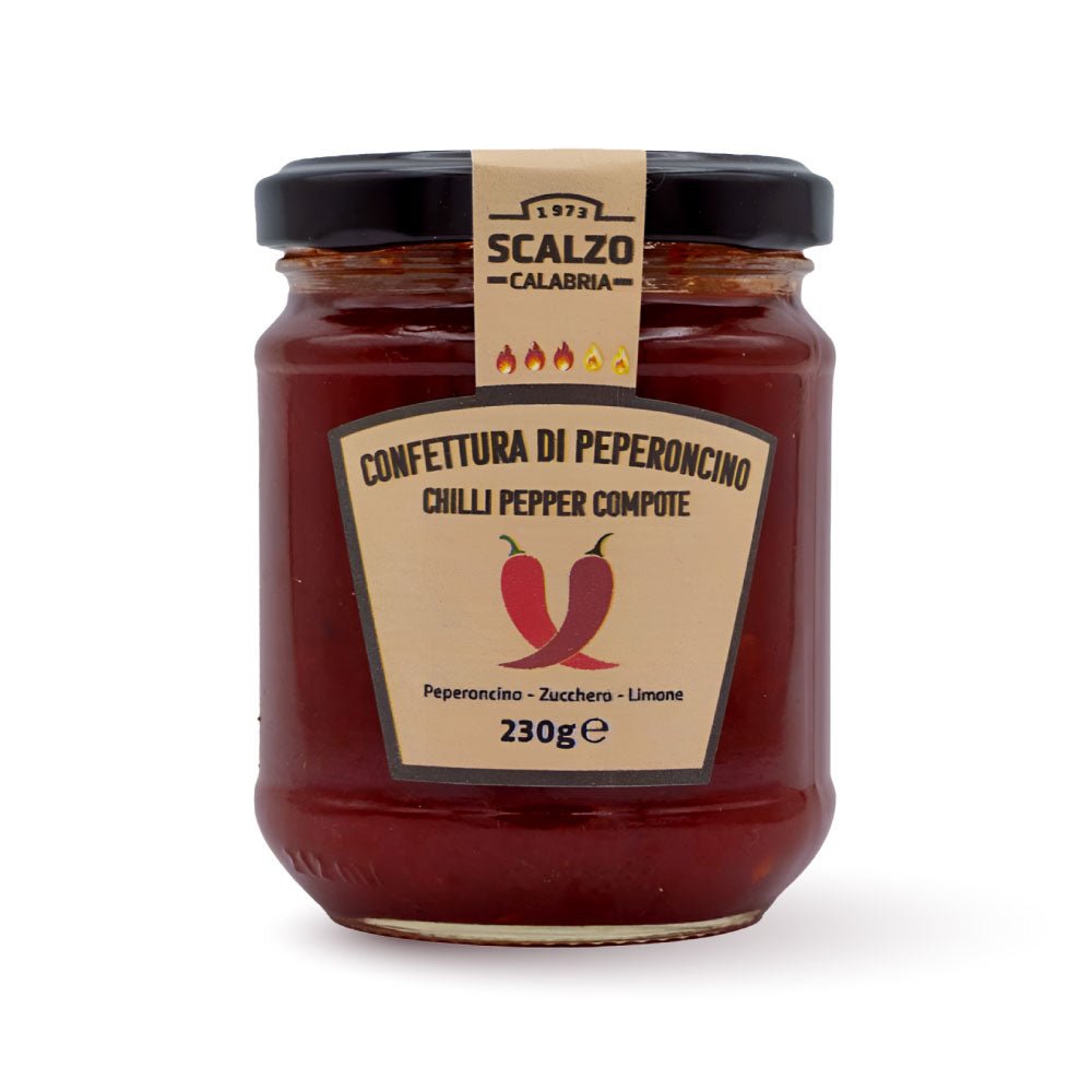 Vaso frontale da 230 grammi di Composta di Peperoncino Scalzo Calabria, preparata con peperoncini freschi e zucchero, senza additivi.