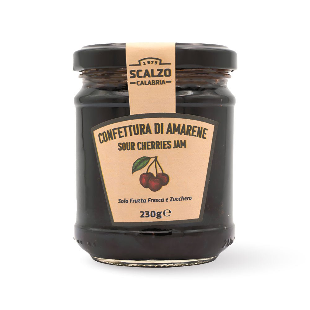Retro del vaso da 230 grammi di Confettura di Amarene Scalzo Calabria, con lista ingredienti e valori nutrizionali..