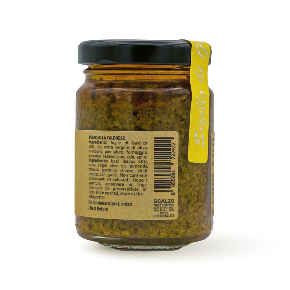 Retro del vaso da 90 grammi di Pesto Genuino Scalzo Calabria, con lista ingredienti.