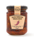 Vaso frontale da 190 grammi di Salsa Saracena Scalzo Calabria, preparata con peperoncino piccante, melanzane, carciofi, olive e altre verdure, conservata in olio extra vergine d'oliva.