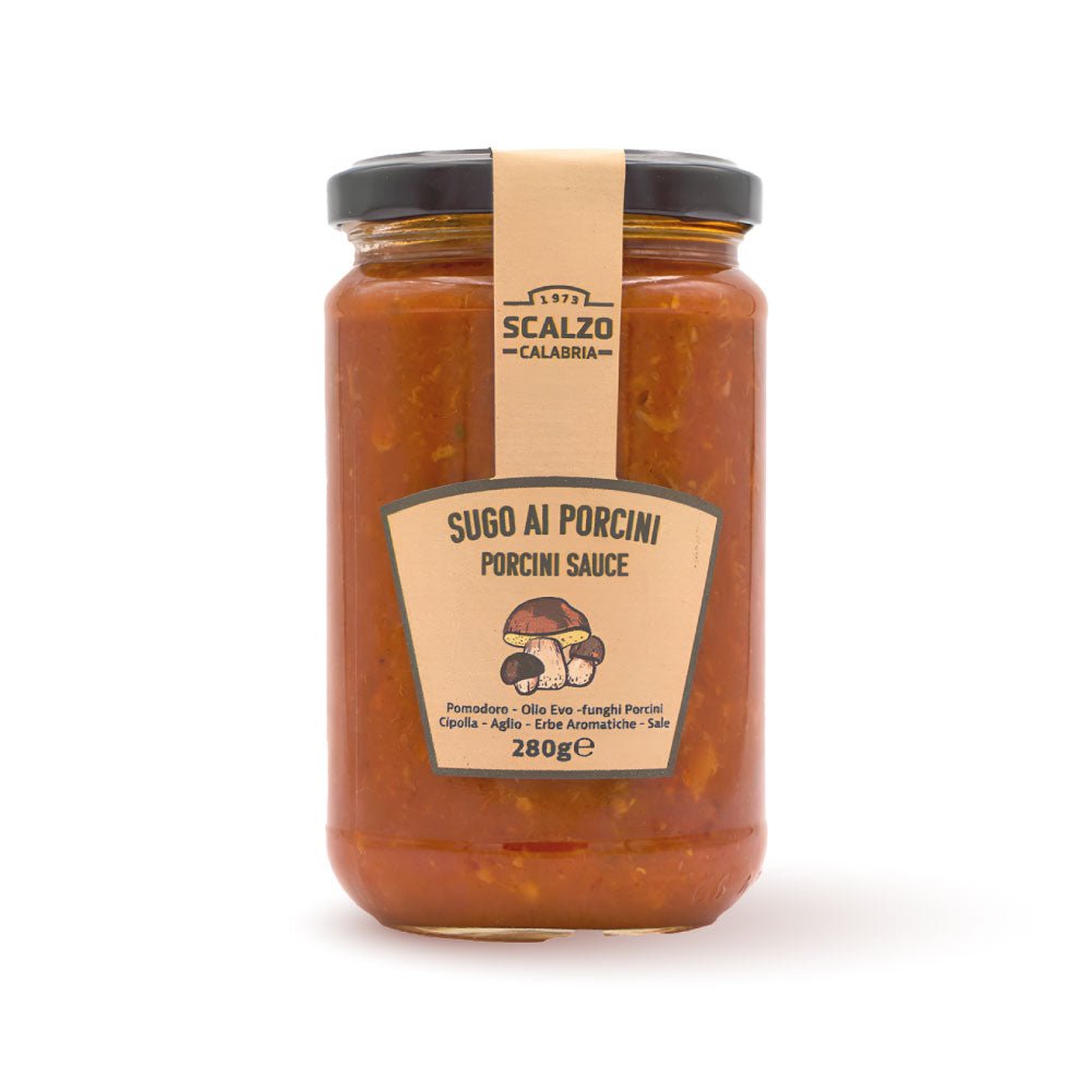 Vaso frontale da 280 grammi di Sugo ai Porcini Scalzo Calabria, preparato con pomodori calabresi freschi e funghi porcini, conservato in olio extra vergine d'oliva.